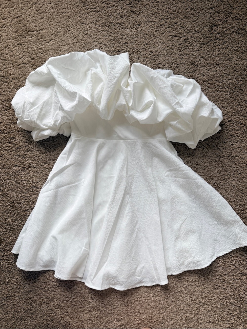 Selfie Leslie White Ruffled Puff-Sleeve Formal Dress